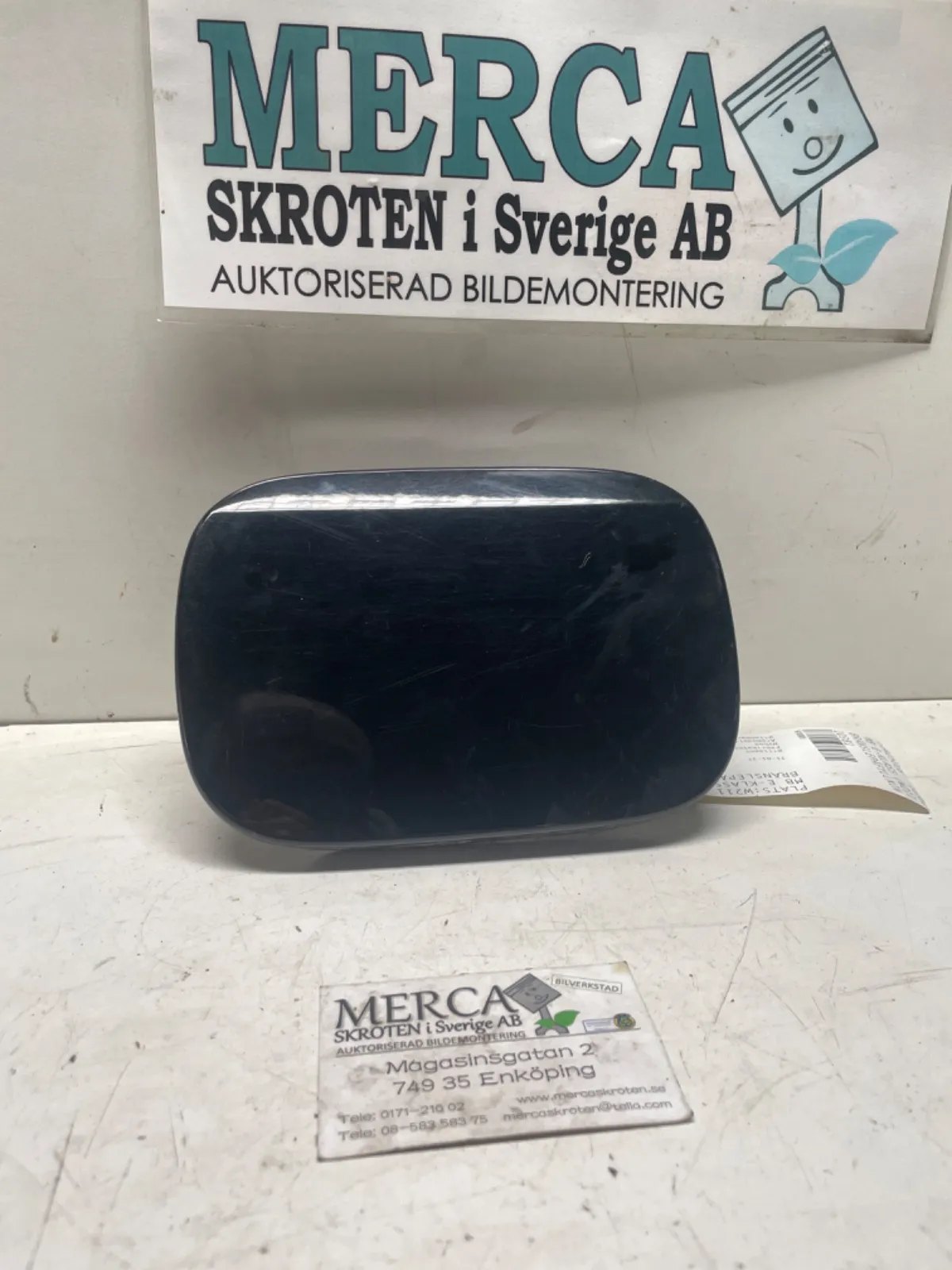 Mercedes-Benz E-klass W211 Bränslepåfyllningslucka