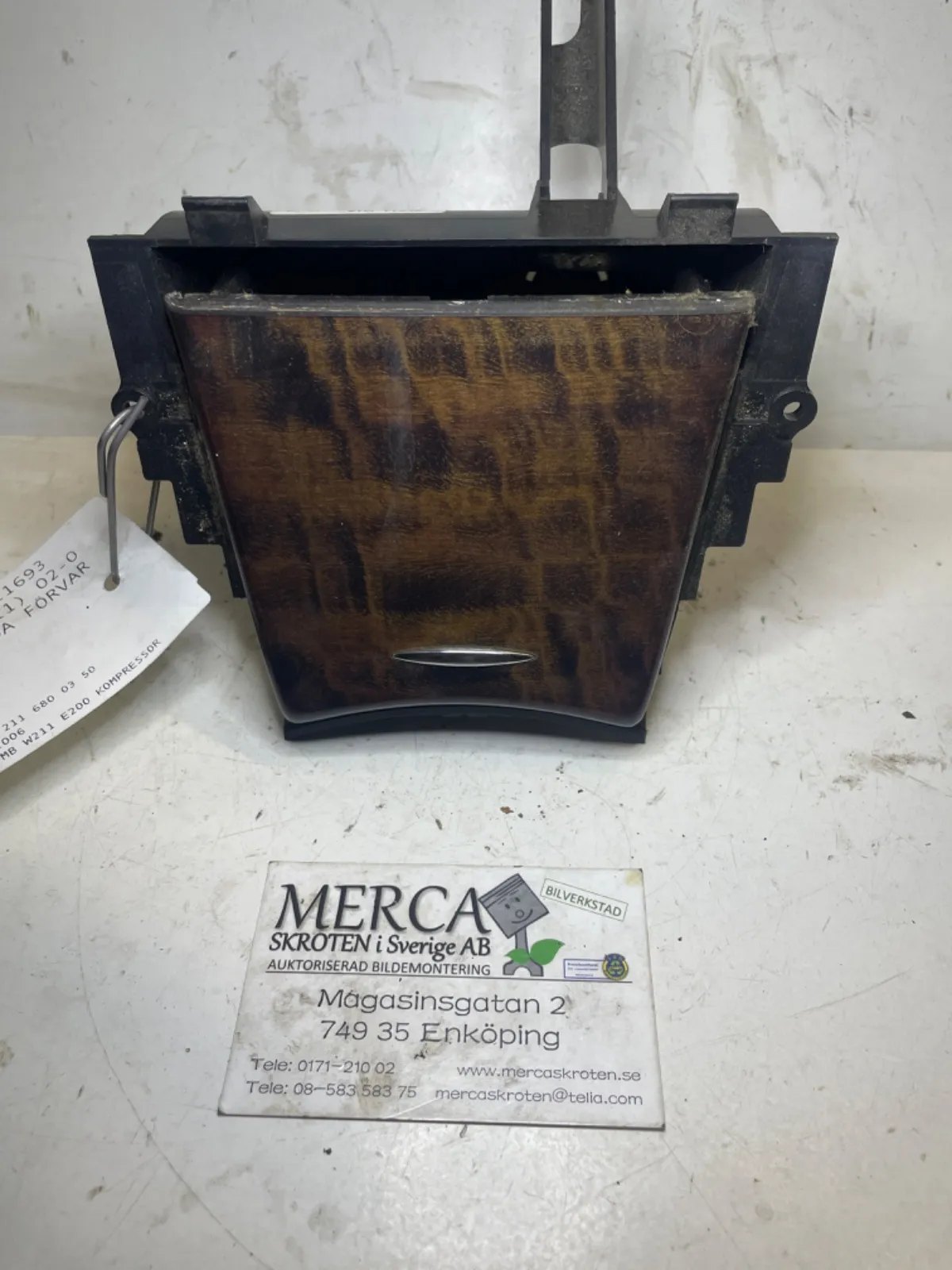 Mercedes-Benz E-klass W211 Instrumentbräda förvaringsfack