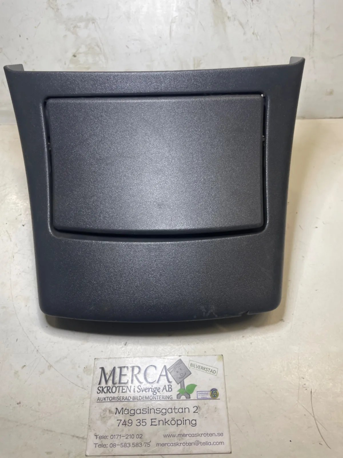 Mercedes-Benz E-klass W211 Instrumentbräda förvaringsfack