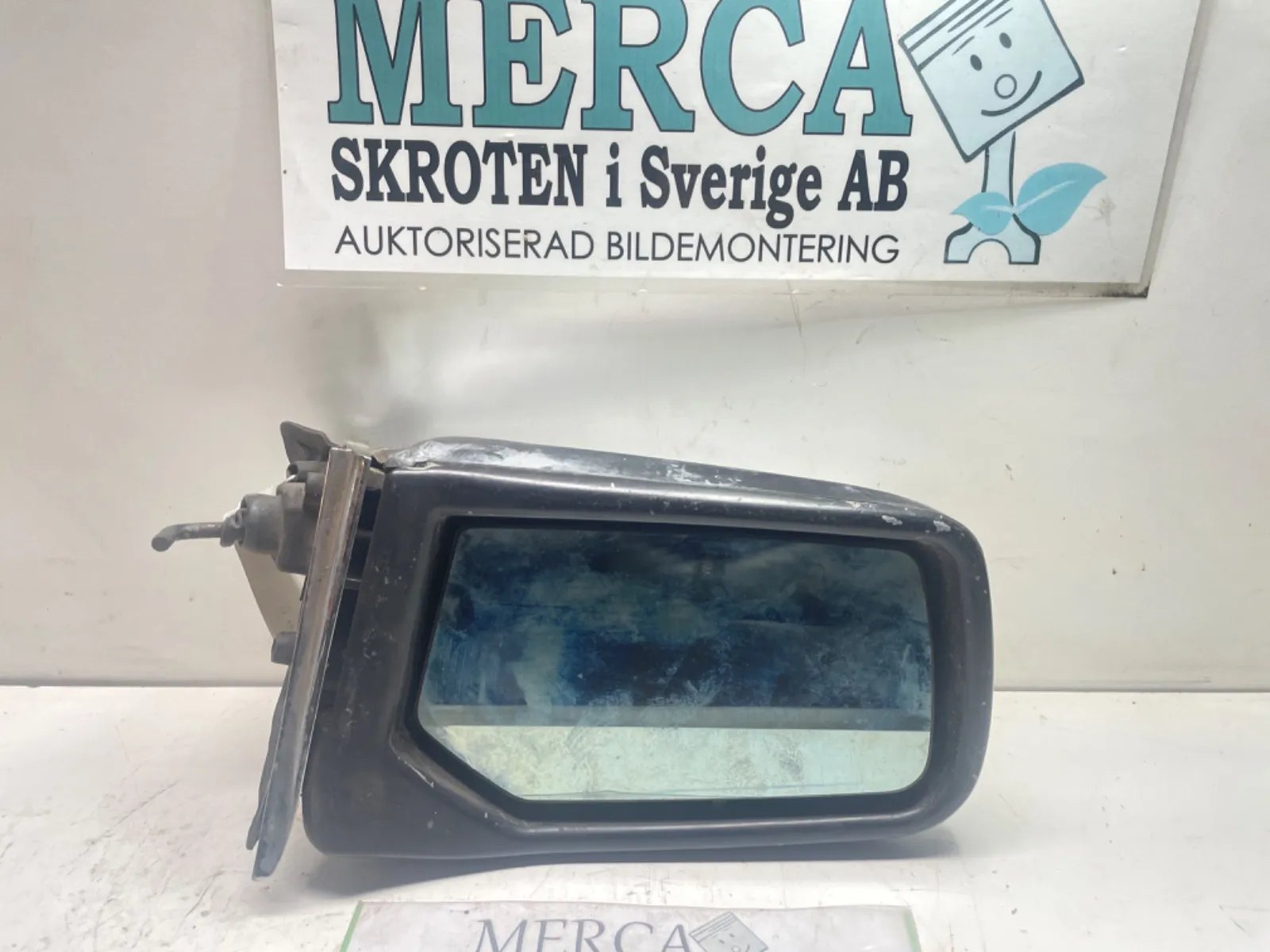 Mercedes-Benz Compakt W115 Spegel yttre justerbar vä vänster