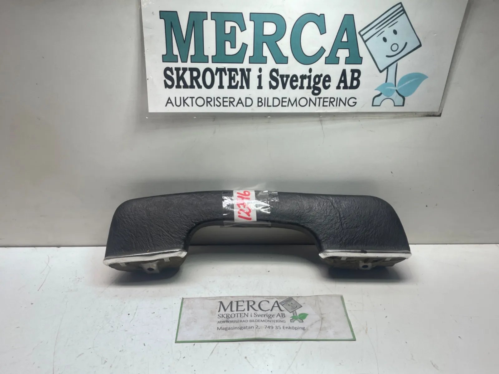 Mercedes-Benz Compakt W115 Inredning armstöd