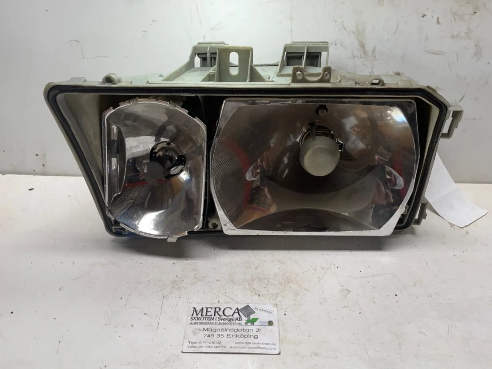 Mercedes-Benz 190 W201 Strålkastare höger