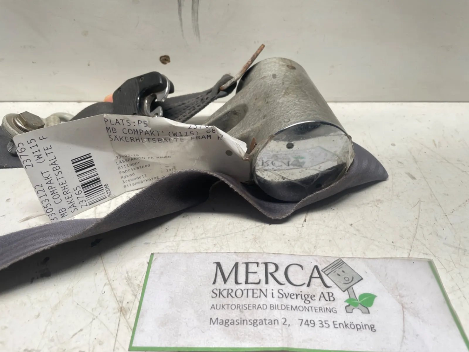 Mercedes-Benz Compakt W115 Säkerhetsbälte fram hö fram höger