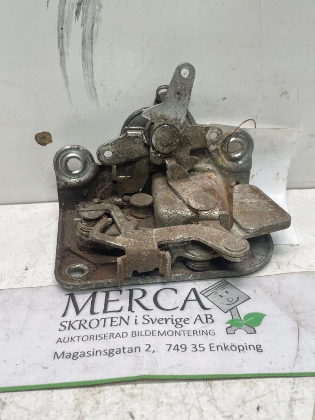 Mercedes-Benz Compakt W115 Låskista /dörr