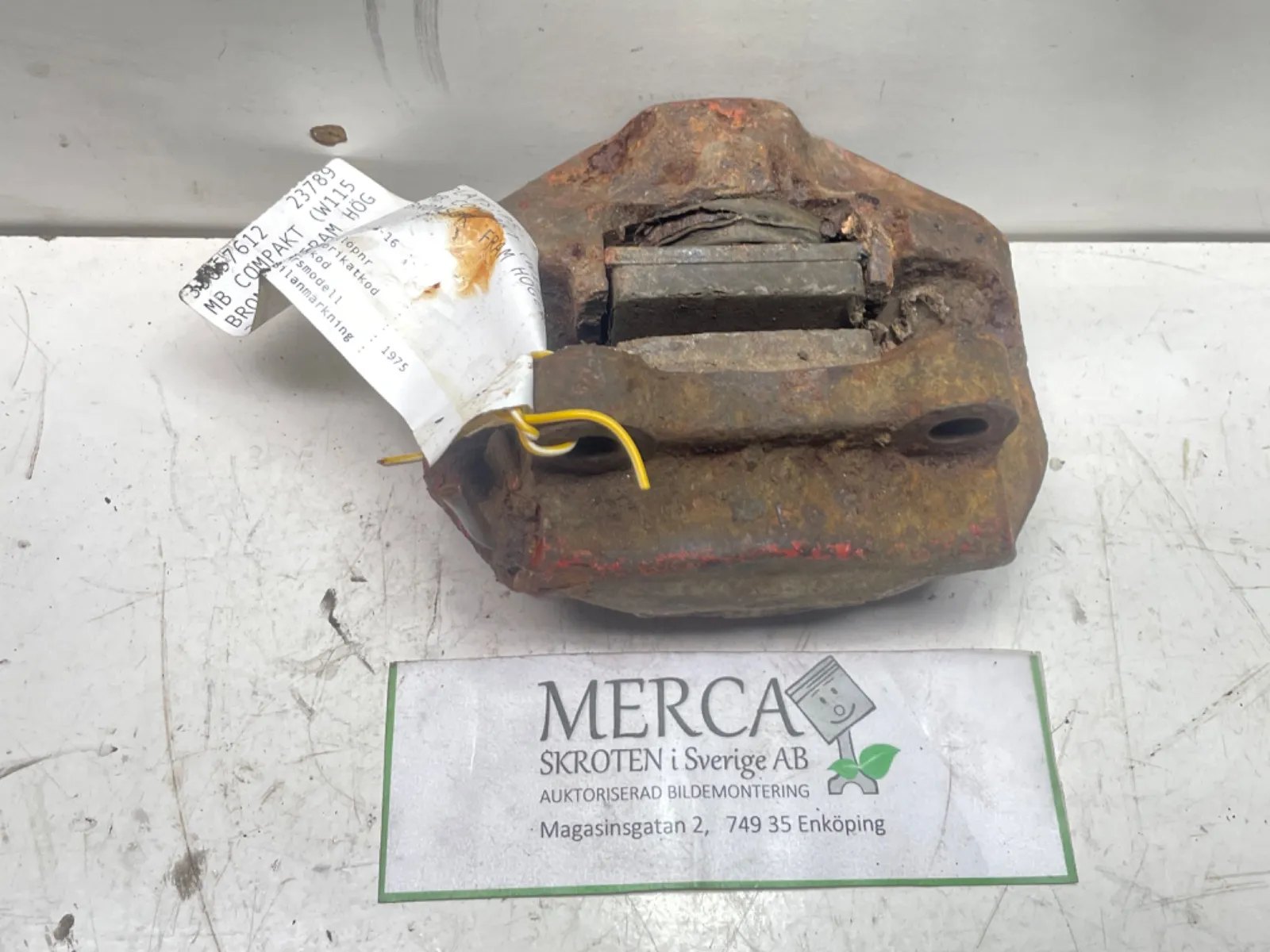 Mercedes-Benz Compakt W115 Bromsok fram höger