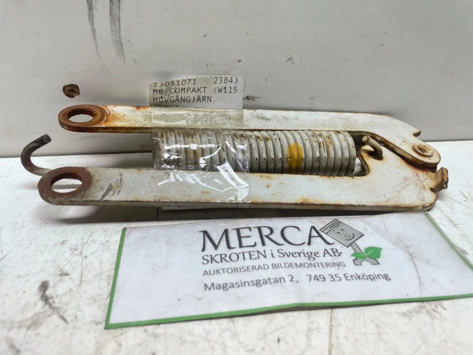 Mercedes-Benz Compakt W115 Huvgångjärn