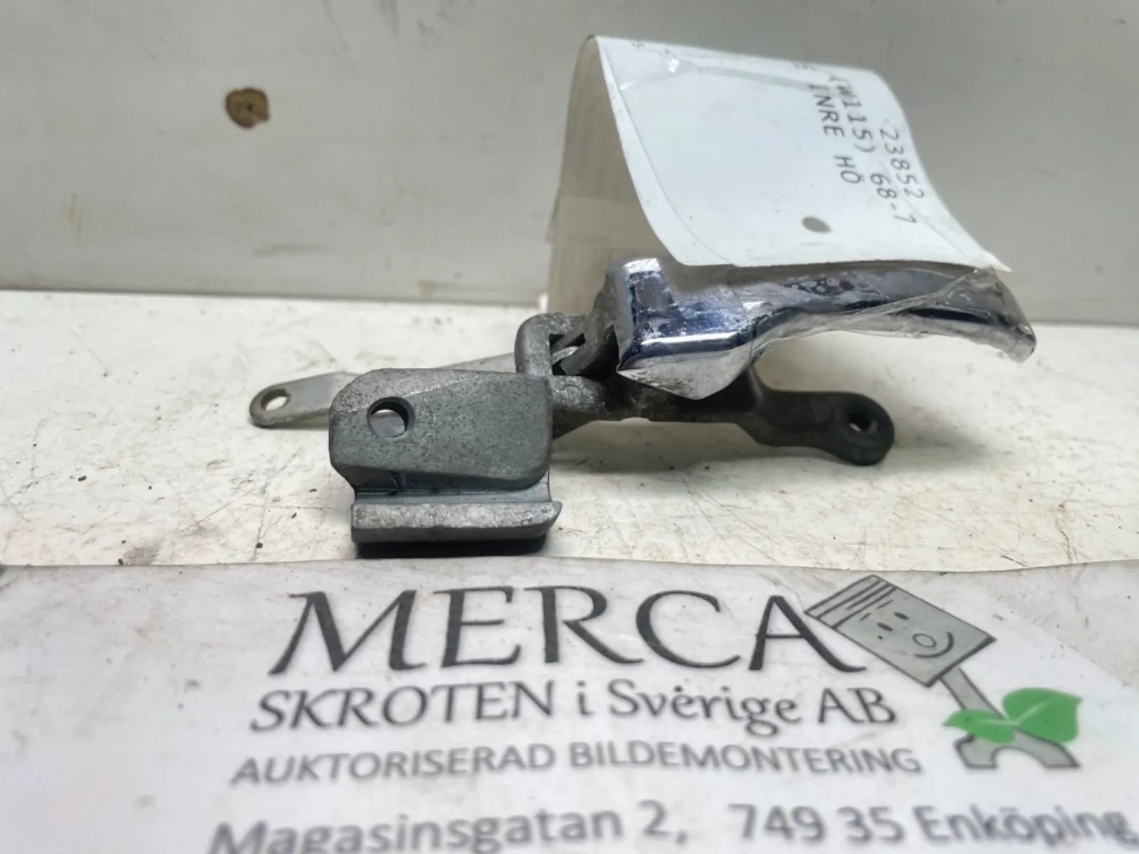 Mercedes-Benz Compakt W115 Dörröppnare inre hö höger