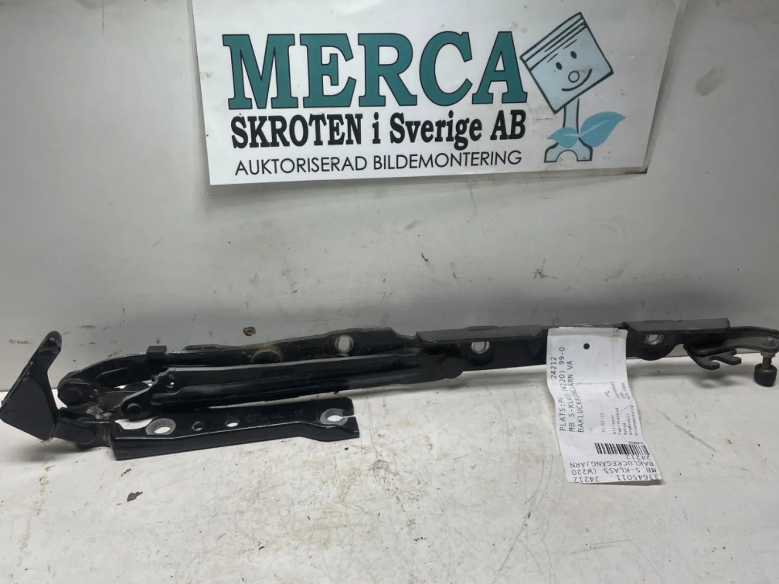 Mercedes-Benz S-klass W220 Bakluckegångjärn vä vänster