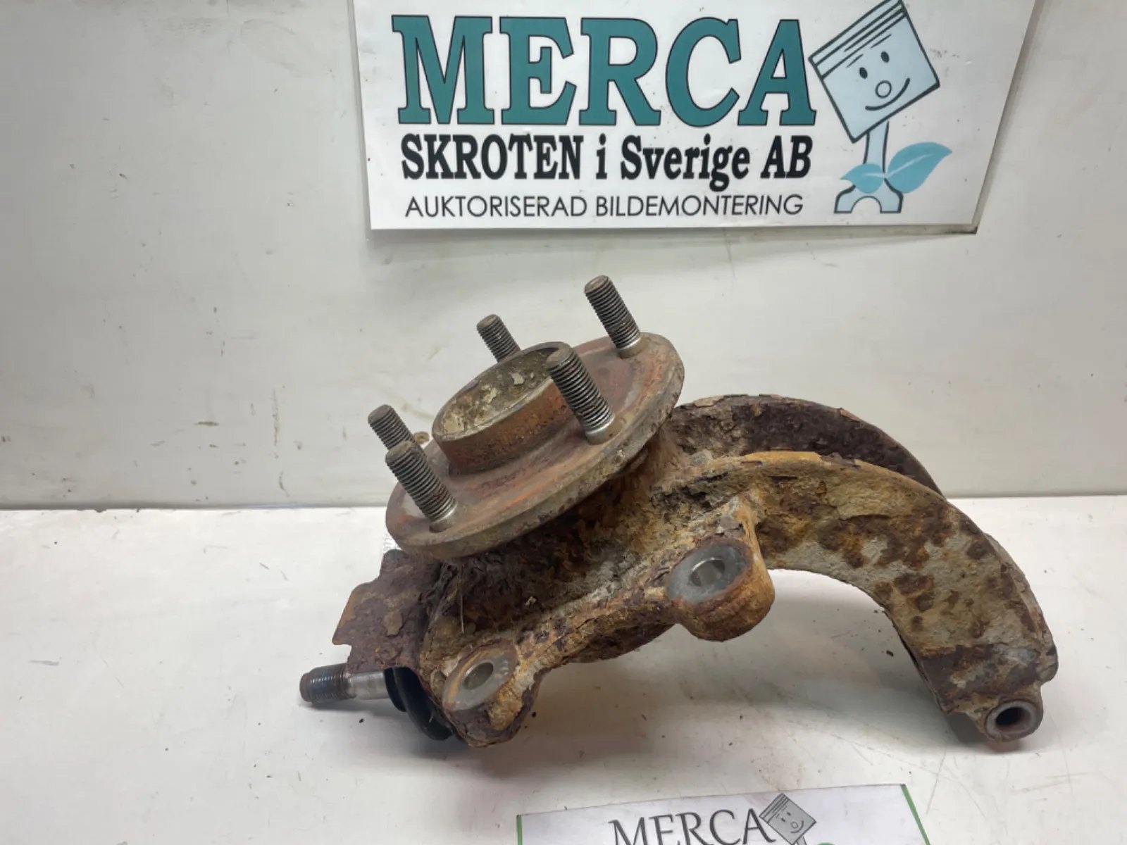 Ford Transit Connect Styrspindel lagerhus höger