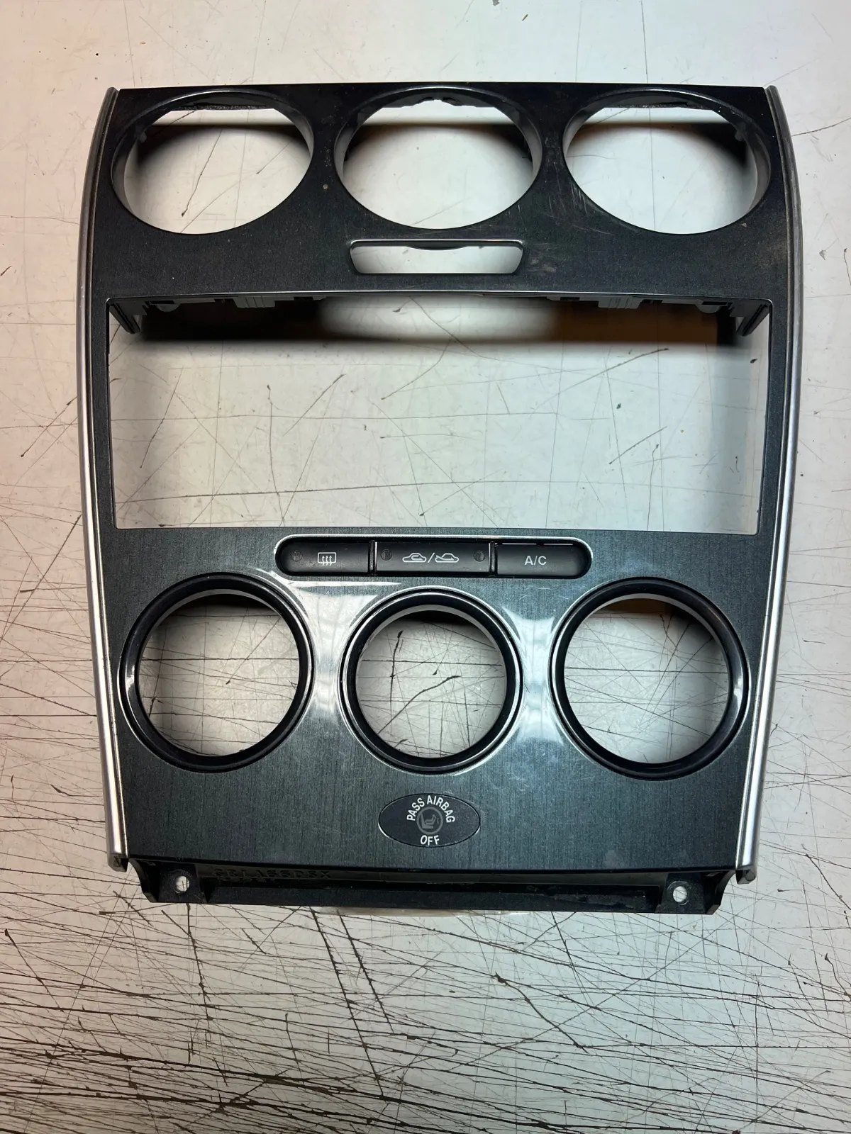 Mazda 6 Instrument/radio sarg