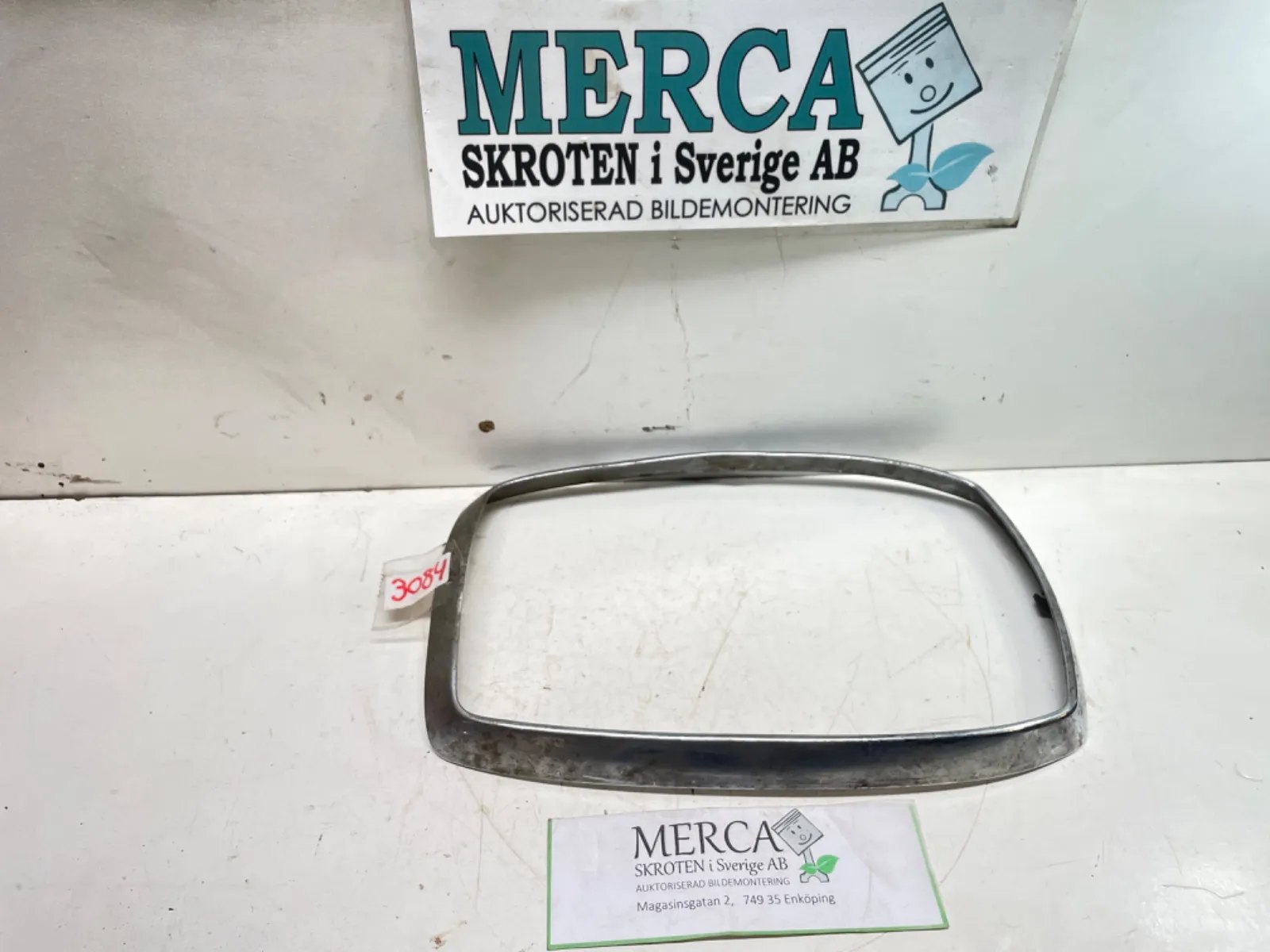 Mercedes-Benz Compakt W115 Strålkastarsarg höger
