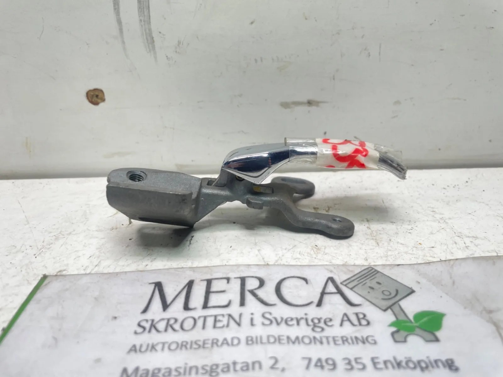Mercedes-Benz Compakt W115 Dörröppnare inre hö höger