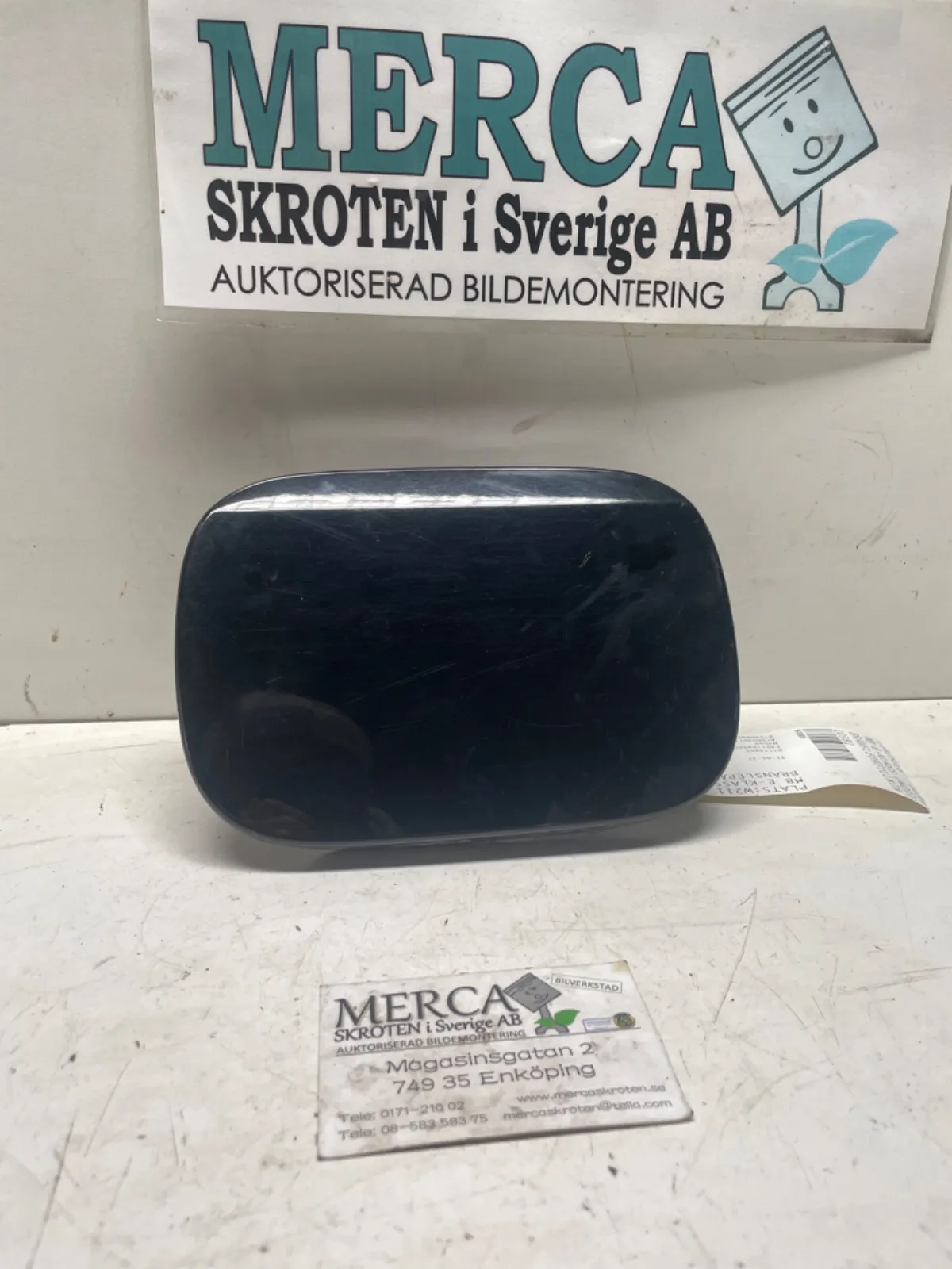 Mercedes-Benz E-klass W211 Bränslepåfyllningslucka
