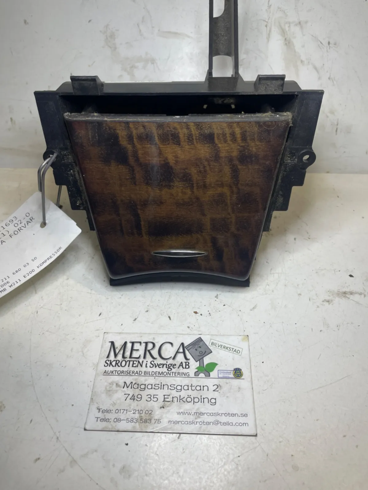 Mercedes-Benz E-klass W211 Instrumentbräda förvaringsfack