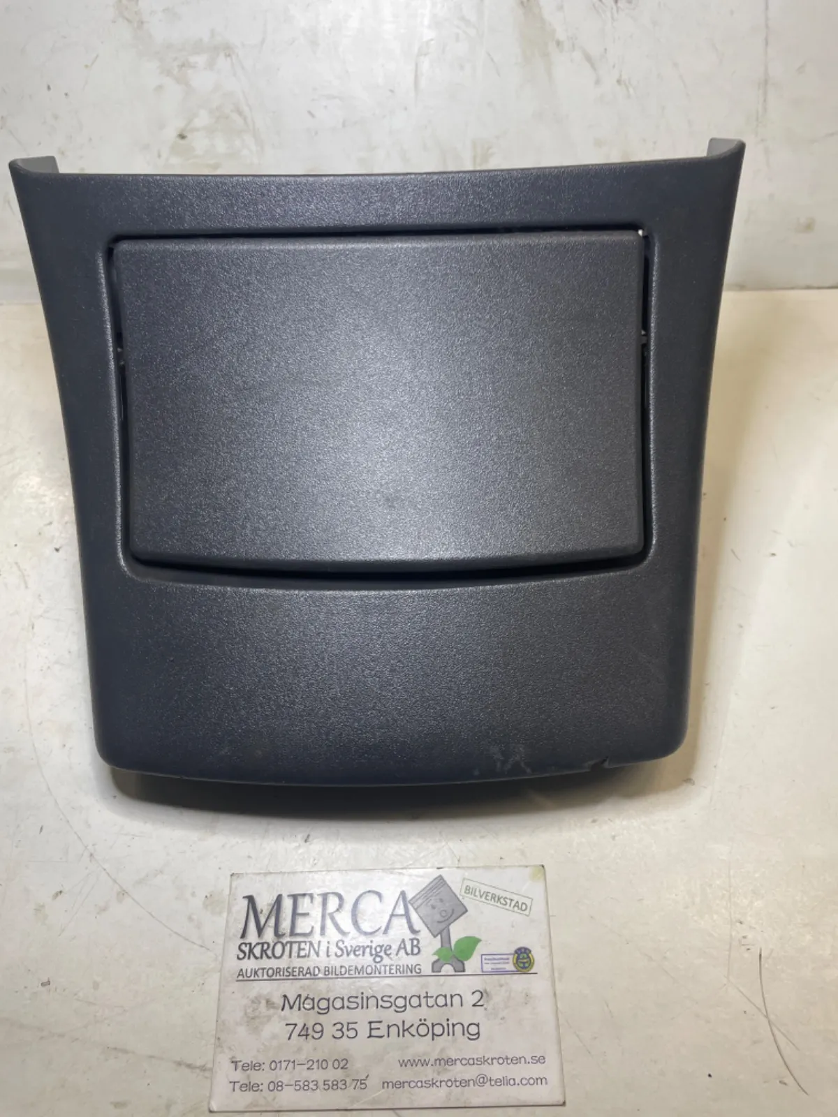 Mercedes-Benz E-klass W211 Instrumentbräda förvaringsfack