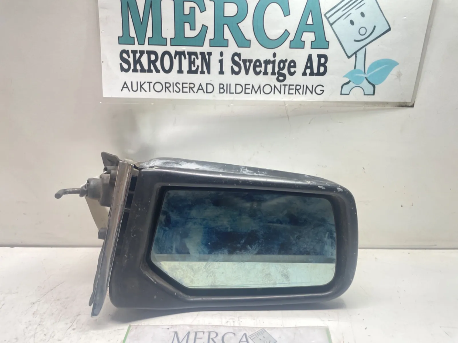 Mercedes-Benz Compakt W115 Spegel yttre justerbar vä vänster