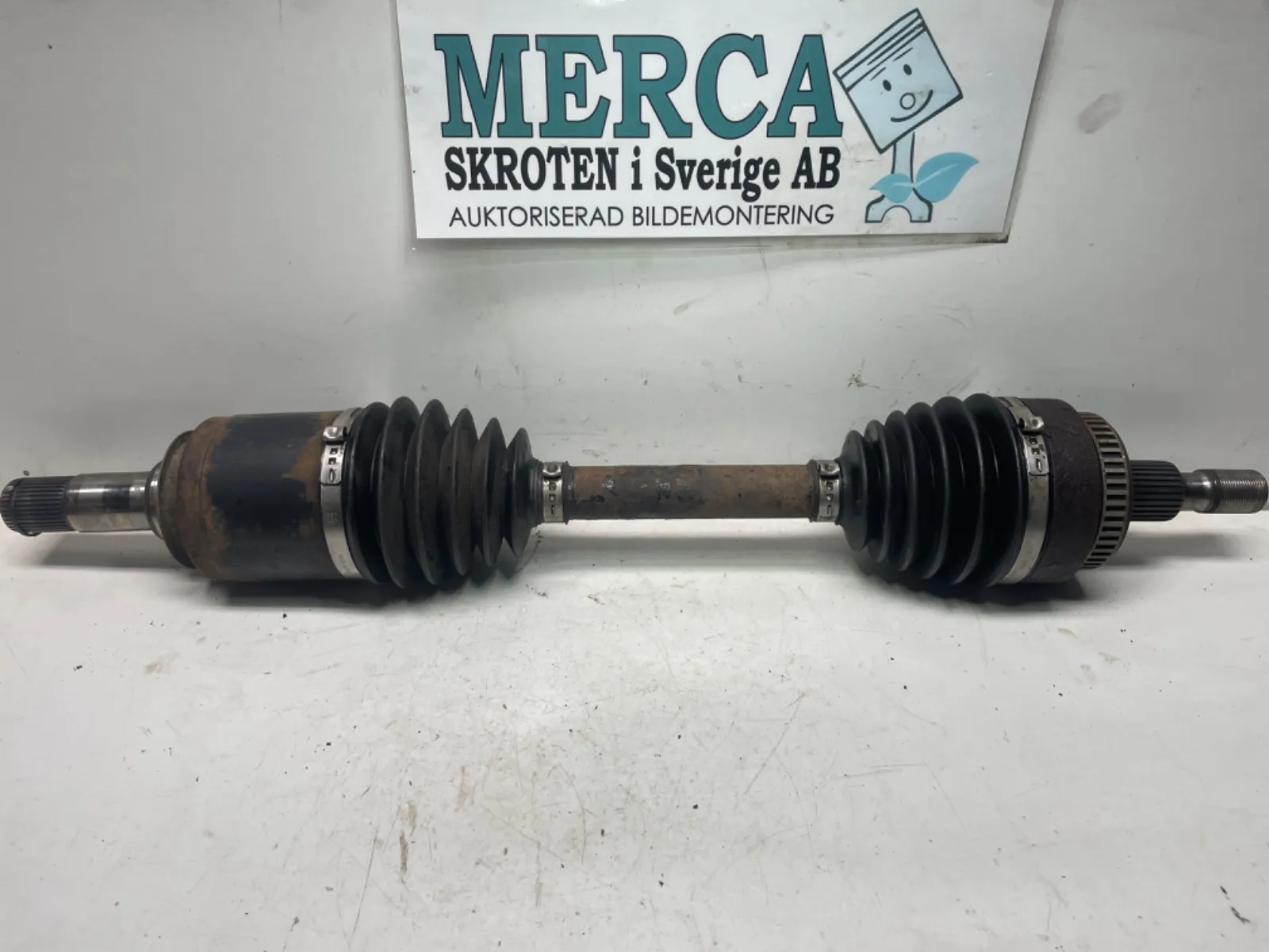Mercedes-Benz ML 230-500 W163 Drivaxel fram höger