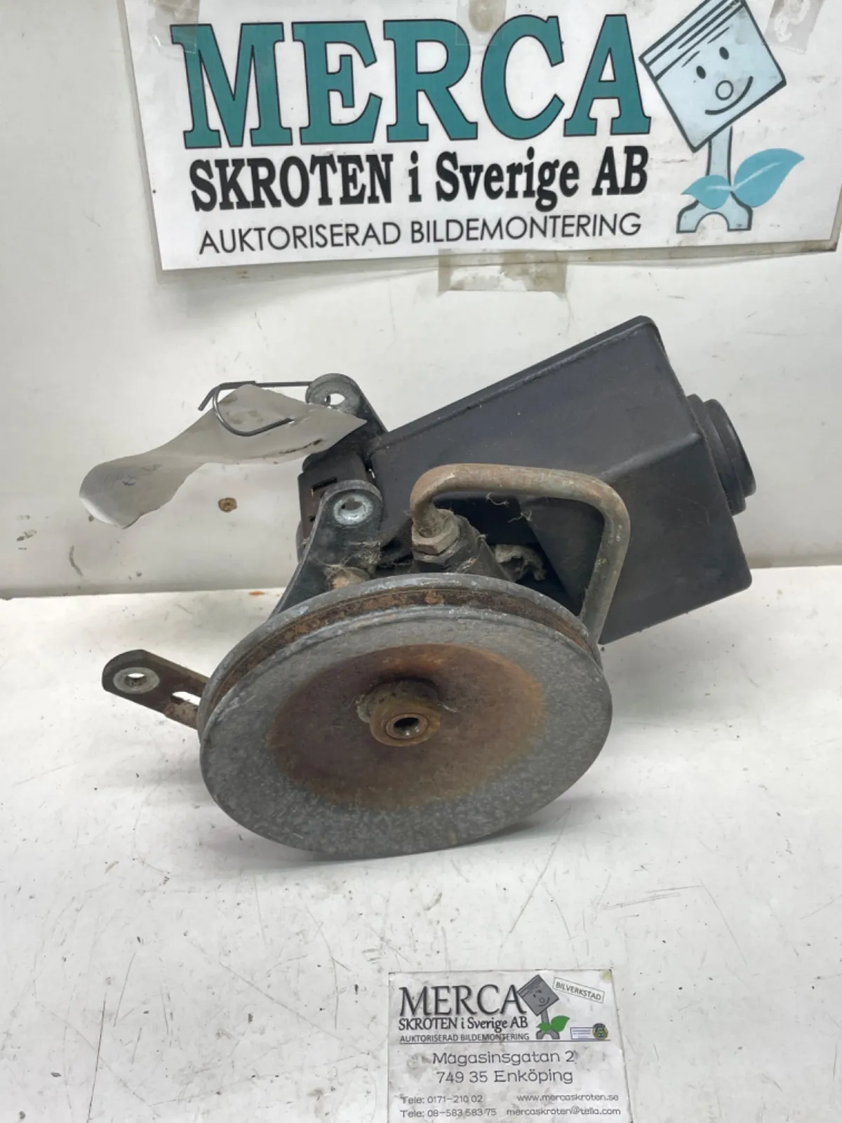 Volvo 240 Styrservopump