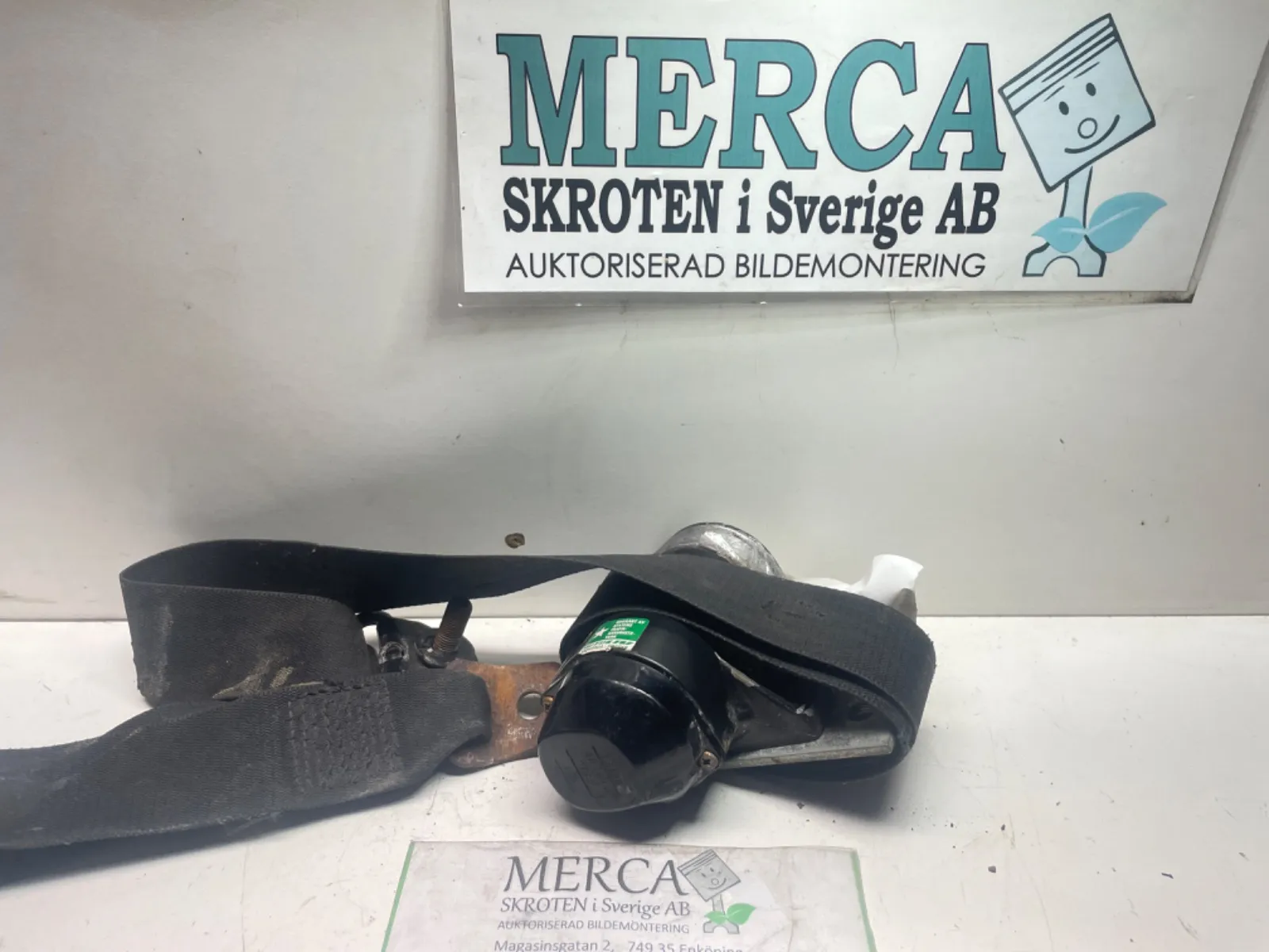 Mercedes-Benz Compakt W115 Säkerhetsbälte fram hö fram höger