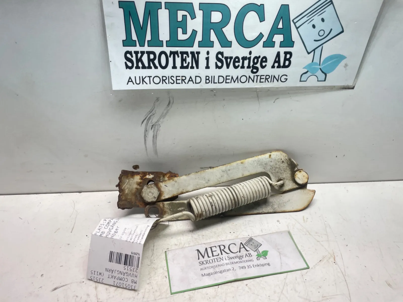 Mercedes-Benz Compakt W115 Huvgångjärn