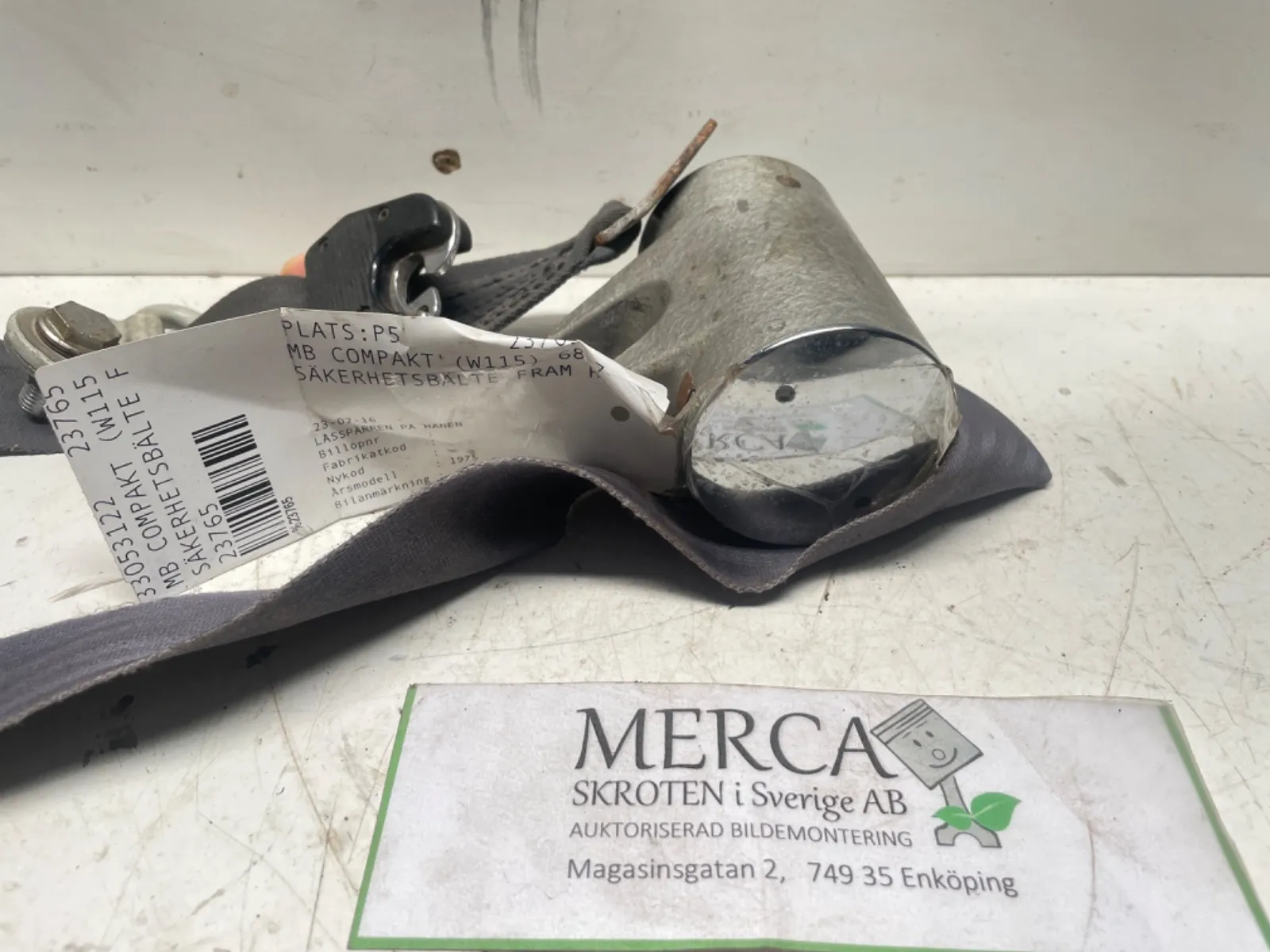 Mercedes-Benz Compakt W115 Säkerhetsbälte fram hö fram höger