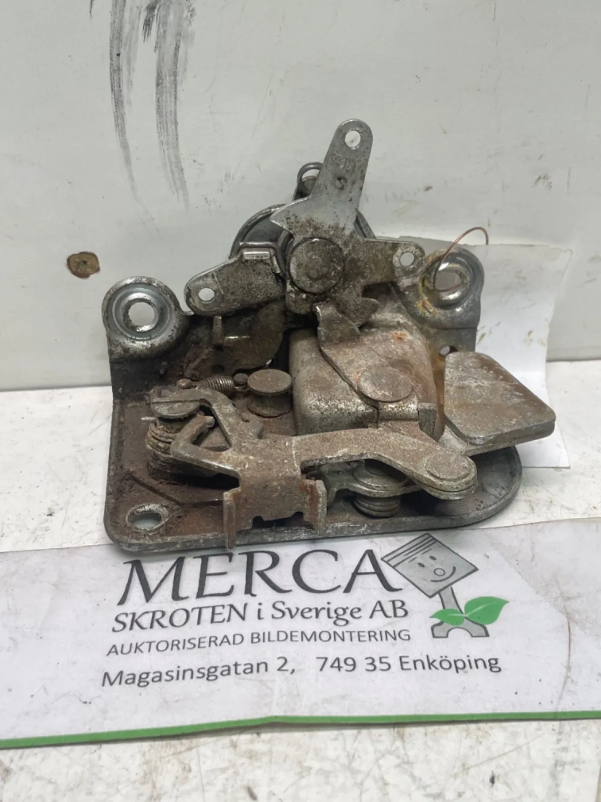 Mercedes-Benz Compakt W115 Låskista /dörr
