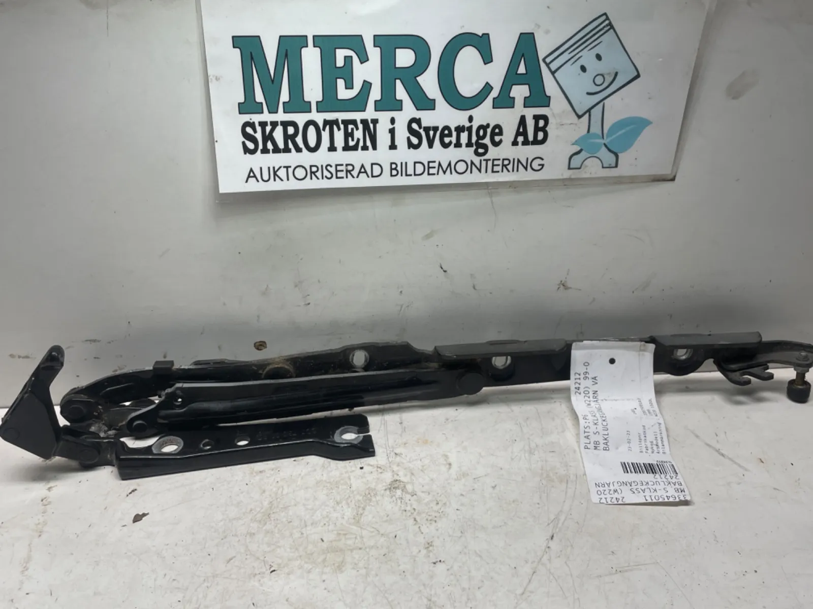 Mercedes-Benz S-klass W220 Bakluckegångjärn vä vänster