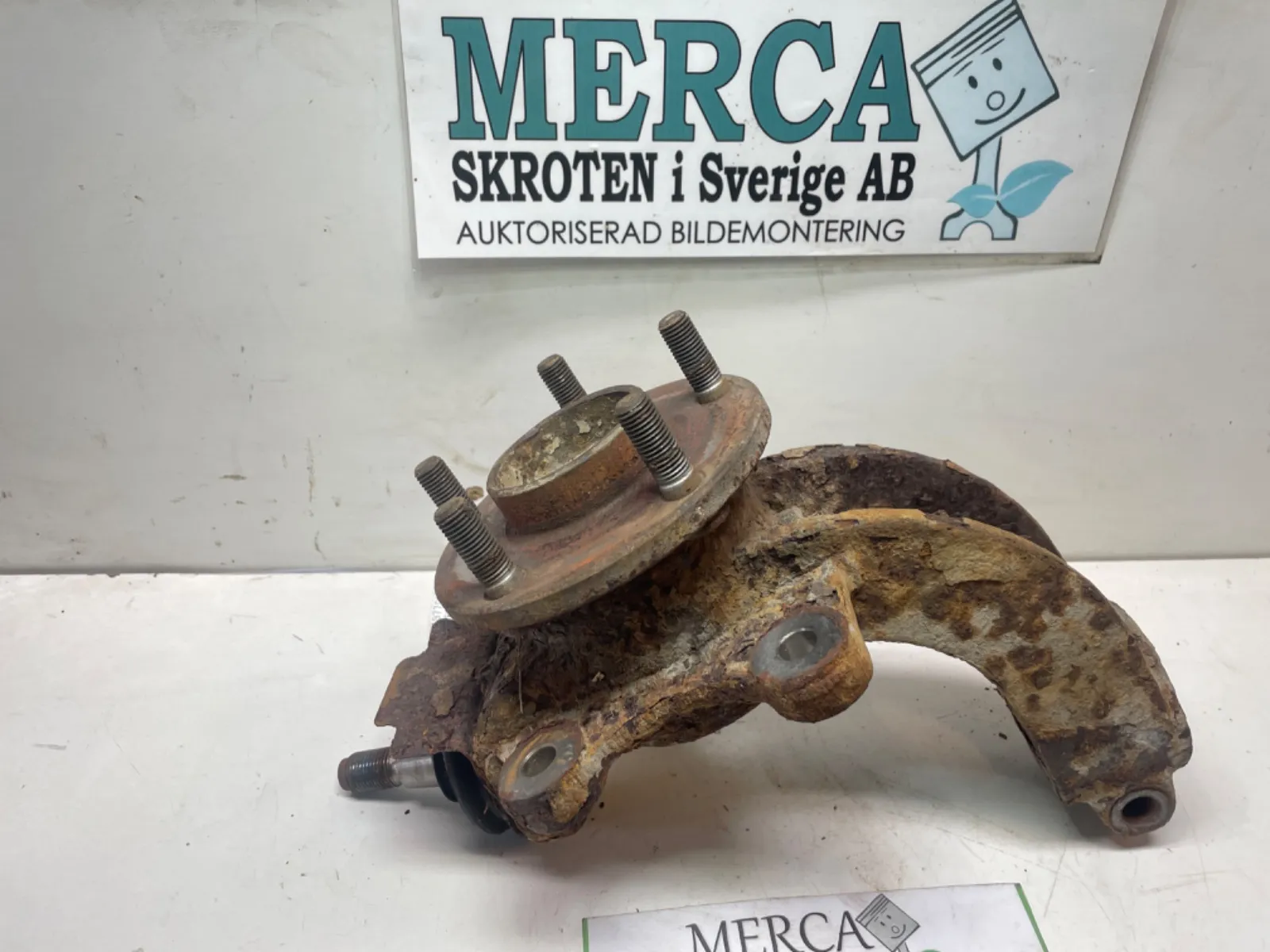 Ford Transit Connect Styrspindel lagerhus höger