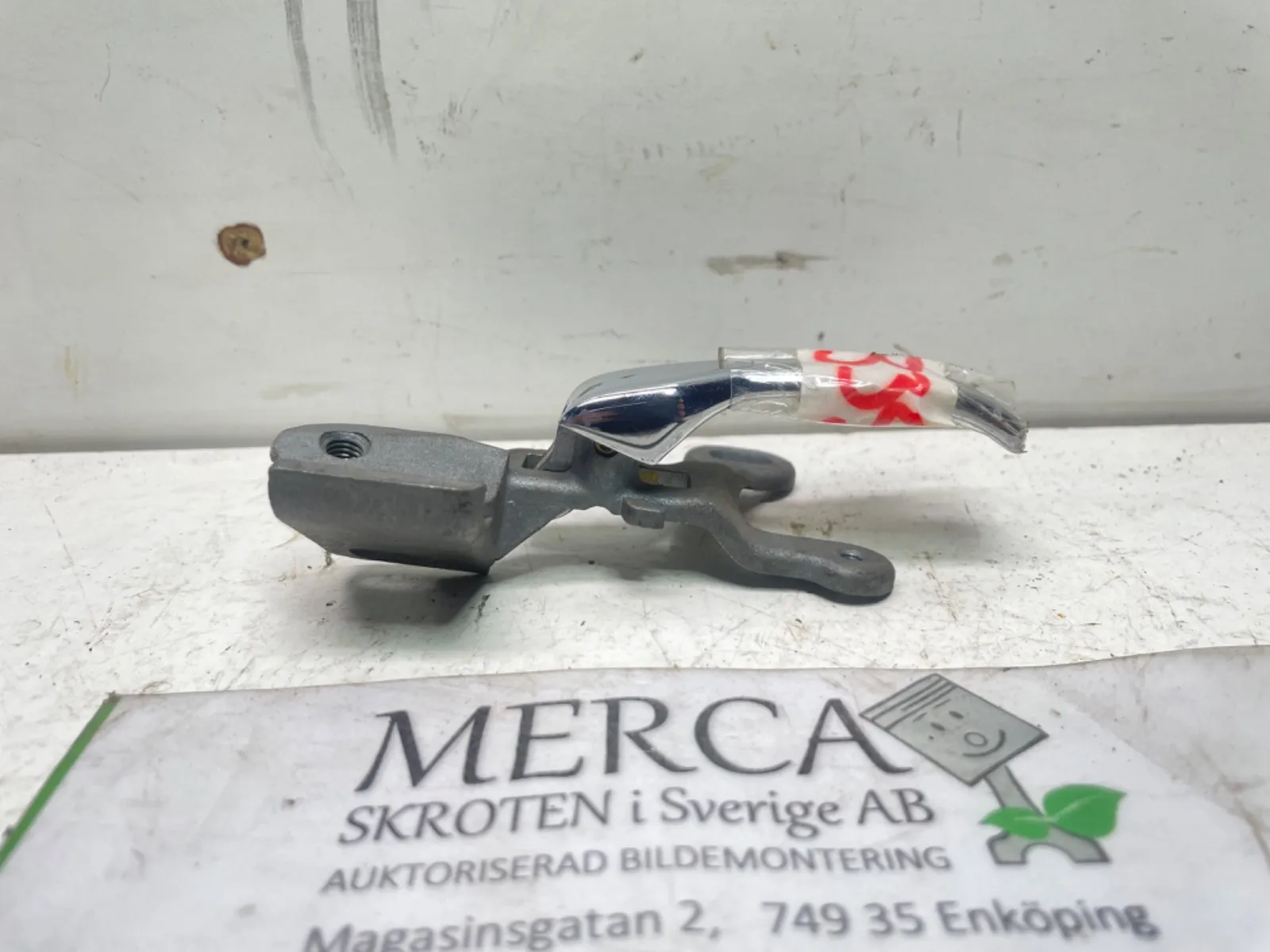 Mercedes-Benz Compakt W115 Dörröppnare inre hö höger