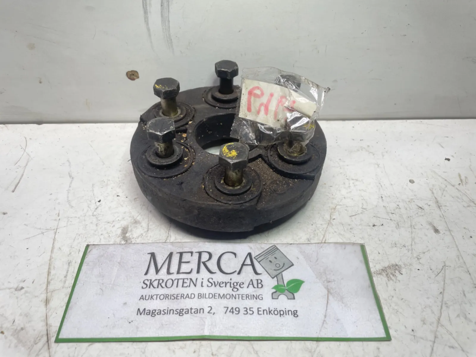 Mercedes-Benz Compakt W115 Mellanaxel gummiknut